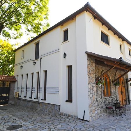 Twenty Park Aparthotel Kikinda Buitenkant foto