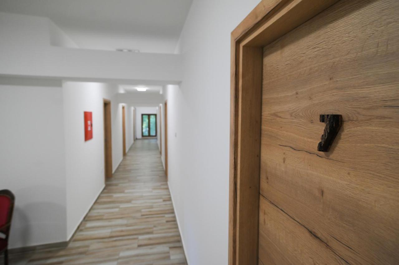 Twenty Park Aparthotel Kikinda Buitenkant foto