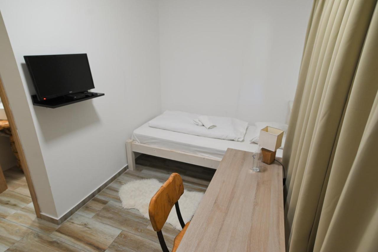 Twenty Park Aparthotel Kikinda Buitenkant foto
