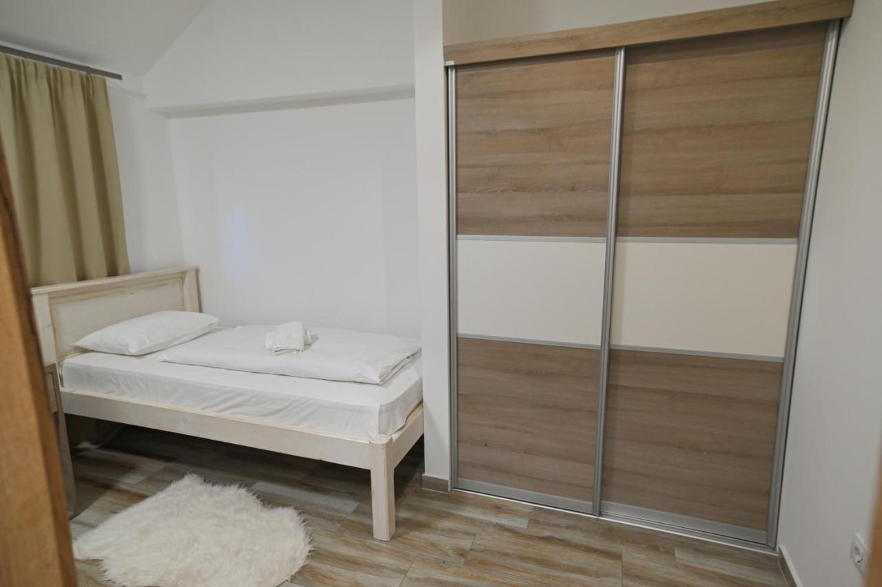 Twenty Park Aparthotel Kikinda Buitenkant foto