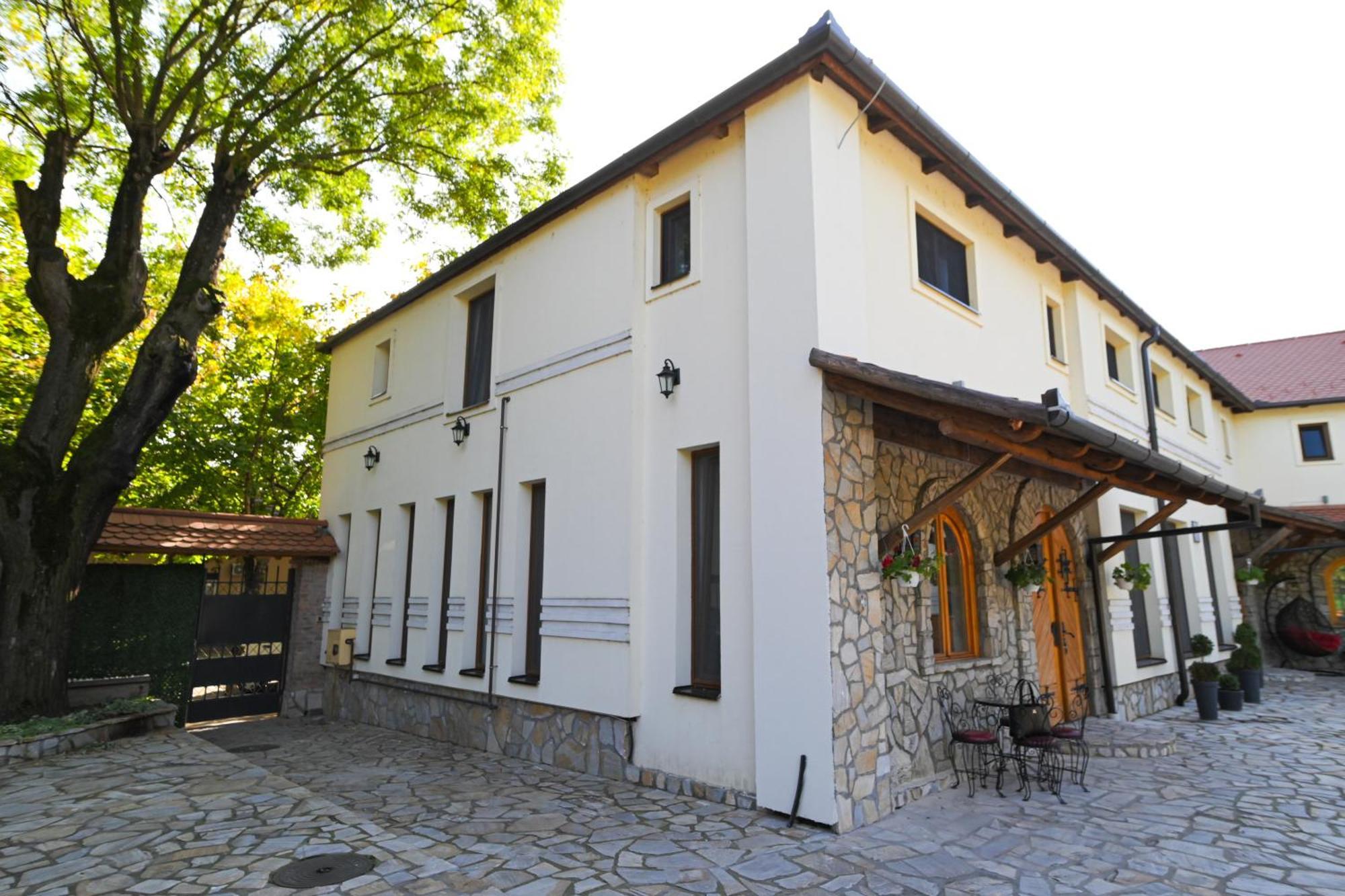 Twenty Park Aparthotel Kikinda Buitenkant foto